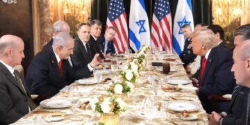 צפו: כשנתניהו העלה על הקו את שר החינוך שבישר לטראמפ על זכייתו