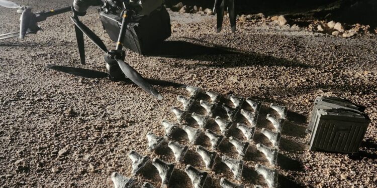 סוכלה הברחה של 40 אקדחים בגבול המזרחי