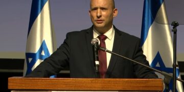 בנט: סוכנים של קטאר הושתלו בלשכת ראש הממשלה