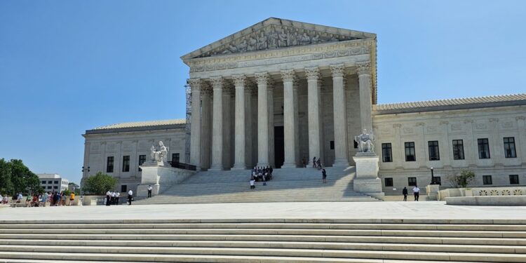 בית המשפט העליון דחה בקשת טראמפ לפרוס את המשמר הלאומי בשיקגו