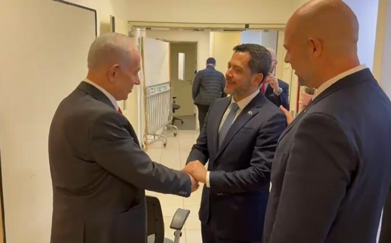 נשיא הפרלמנט של ארגוואי הגיע לפגוש את רה"מ בבית המשפט