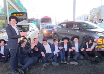 הפלג הירושלמי חסמו את כביש 4 סמוך לבני ברק