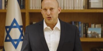 בנט על יועצי נתניהו: העבירה שלהם דינה מאסר עולם