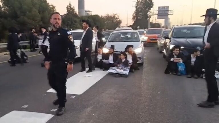פלג הרצ"פניקים שבו וחסמו את כביש 4 למשך שעות