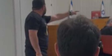 צפו: עימות בין סגן השר והשופטת בבג”צ: אדוני מורחק