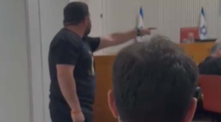 צפו: עימות בין סגן השר והשופטת בבג"צ: אדוני מורחק