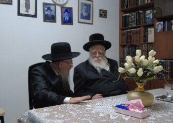 האדמו”ר משאץ ויזניץ שליט”א בביקור אצל זקן המשגיחים הג”צ הרב אורי ויסבלום