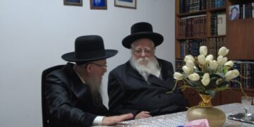 האדמו”ר משאץ ויזניץ שליט”א בביקור אצל זקן המשגיחים הג”צ הרב אורי ויסבלום