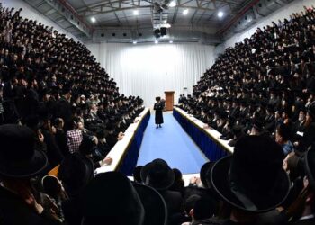 והדליקו נרות בחצרות קדשך – גלריה מרהיבה מסערט ויז’ניץ