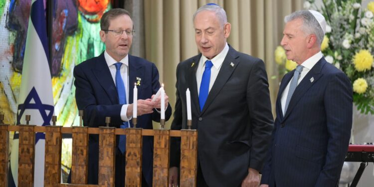 ראש הממשלה ונשיא המדינה הדליקו נר שלישי של חנוכה