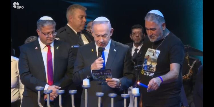 איפה ראש הממשלה הדליק נר ראשון של חנוכה ?