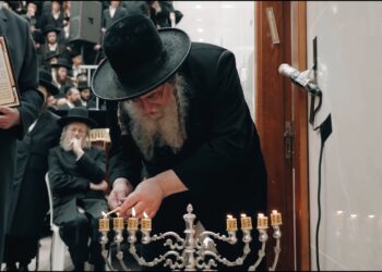 והדליקו נרות בחצרות קדשך – הדלקת נר שמיני אצל הגר”ש אלתר
