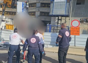 פועל נהרג ופועל נוסף נפצע באתר בנייה בשכונת נווה דוד