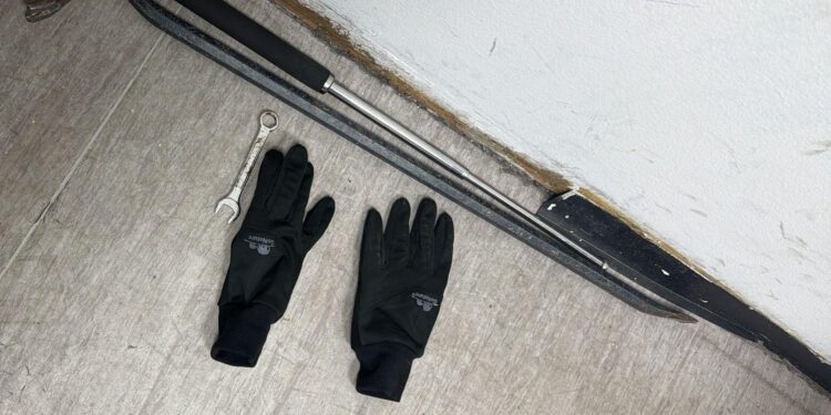 בני ברק: פרץ לבית הכנסת עם לום ואלה