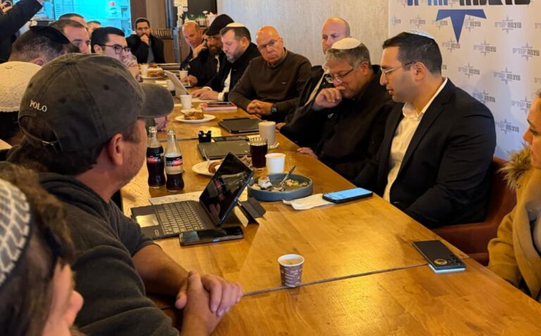 'עוצמה יהודית' מסתערת על קריית שמונה - הבוקר ערכו ישיבת סיעה