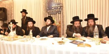 מעמד הדלקת נרות חנוכה בחצר הקודש לעלוב סאסנובצא