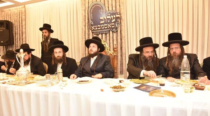 מעמד הדלקת נרות חנוכה בחצר הקודש לעלוב סאסנובצא