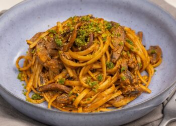 ספגטי בבטה עם פטריות ושום