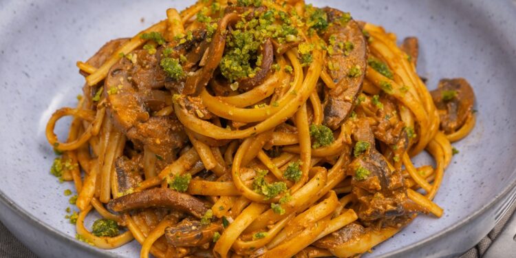 ספגטי בבטה עם פטריות ושום