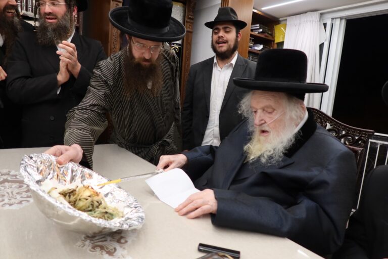 צפו: כשהגר"מ שטרנבוך אמר: "תצפצף עליהם" ושרף את צו הגיוס