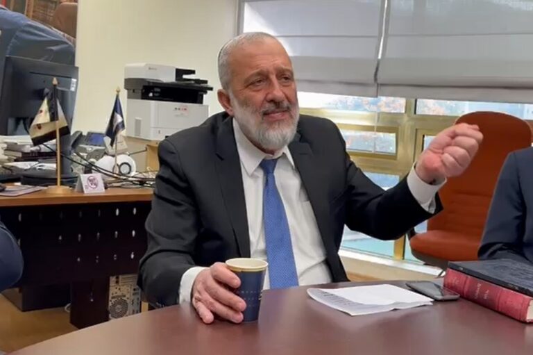 דרעי תוקף: הכסף של קפלן הוא מממן את הפאשקווילים בתוכנו