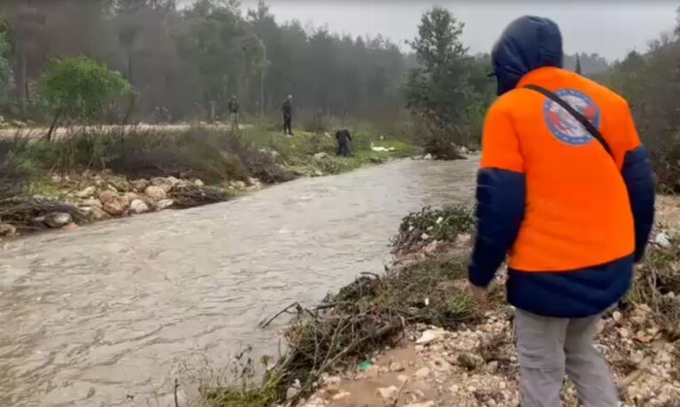 נמשכים החיפושים אחר בחור הישיבה שנסחף בנחל