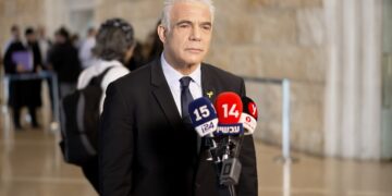 לפיד בבג”צ: באנו לכאן כי גונבים לנו כסף