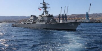 משחתת אמריקנית הגיעה לנמל אילת