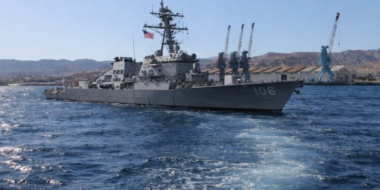 משחתת אמריקנית הגיעה לנמל אילת