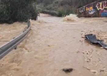 צפו: סכר בית זית עלה על גדותיו