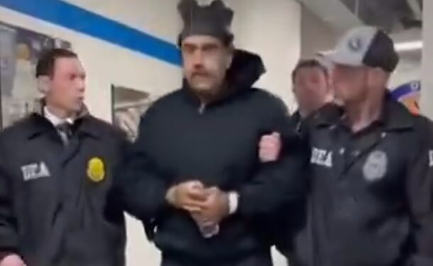 מדורו הובהל באזיקים למתקן המעצרים בניו יורק ואיחל שנה טובה