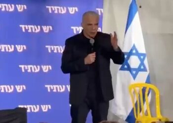 לפיד מתייחס להצעת אייזנקוט: “כמה שפחות לדבר – עובדים על זה”.