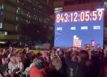 נעצר השעון בכיכר החטופים 843:12:05:59