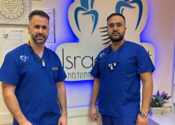 מעבר לכיסא הטיפולים: הסיפור האנושי שמאחורי מרפאת “ישראל דנט”