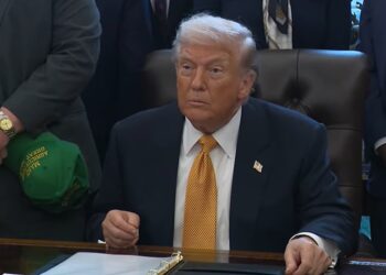 האם טראמפ מנסה להסיח את דעת הקהל בדבריו הערב?