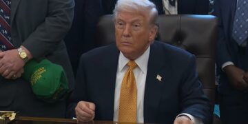 האם טראמפ מנסה להסיח את דעת הקהל בדבריו הערב?