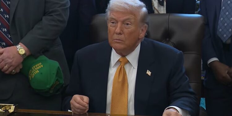 האם טראמפ מנסה להסיח את דעת הקהל בדבריו הערב?