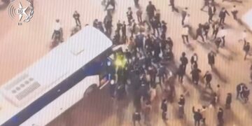 צפו: כך החל אירוע הדריסה – אוטובוס נחסם והנהג פרץ בנסיעה