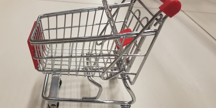 מי רשת המזון שתתחייב למחיר הנמוך ביותר?