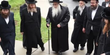 אחרי 6 שנים – האדמו”ר מצאנז שליט”א יוצא במוצ”ש לארה”ב