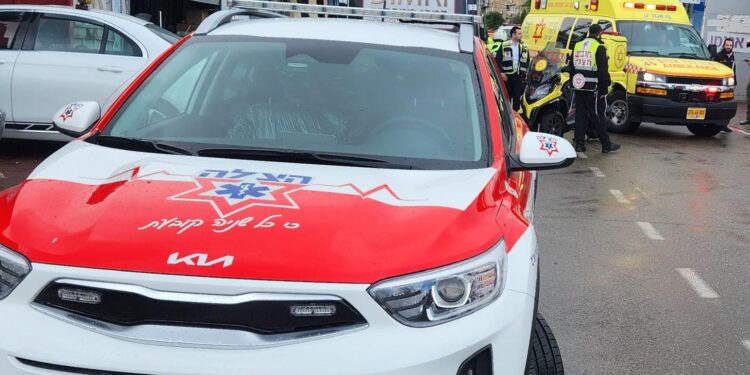 בני ברק: פועל נפצע בינוני כשנפל מגובה