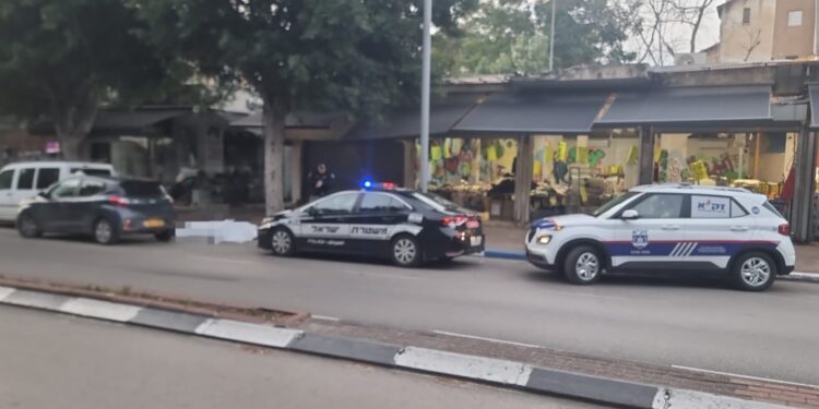 חרדי בן 67 נמצא ללא רוח חיים ברכבו בכפר סבא