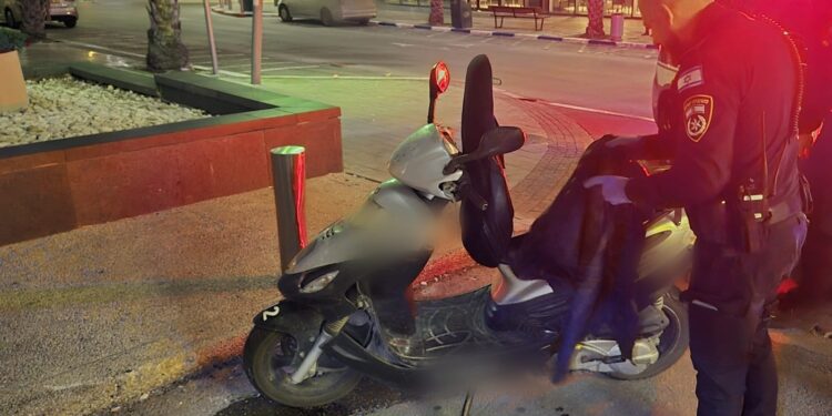 בני ברק: קטין גנב קטנוע ונתפס עם סכין, כיסוי פנים וכסף רב