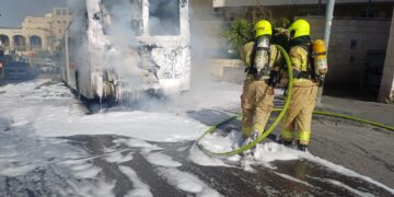 ירושלים: בלב רחוב ירמיהו – אוטובוס עלה באש