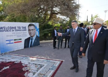 תחת חשאיות שר החוץ גדעון סער קיים ביקור מדיני בסומלילנד