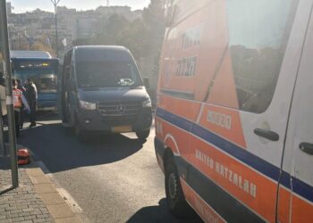 ירושלים: רכב פגע בשתי נשים בקריית בעלזא