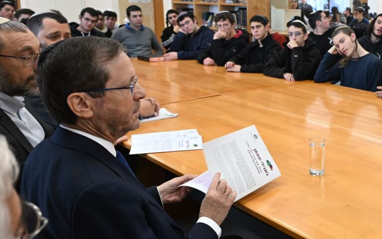 הרצוג נסחף: אי ציות לבג"צ - זאת אש זרה בבית השלישי