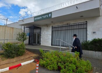 צפו: ח”כ פרוש הגיע לכלא הצבאי לבקר בחורי ישיבה