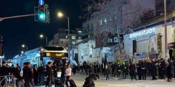 החלו מחאות הקנאים בעקבות העברת גופות הפעוטות לאבו כביר