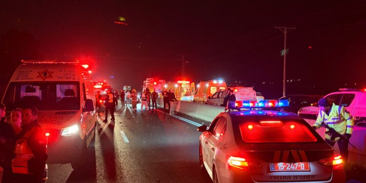 תאונה קשה בכביש הסרגל בין מספר כלי רכב: הרוג ושישה פצועים